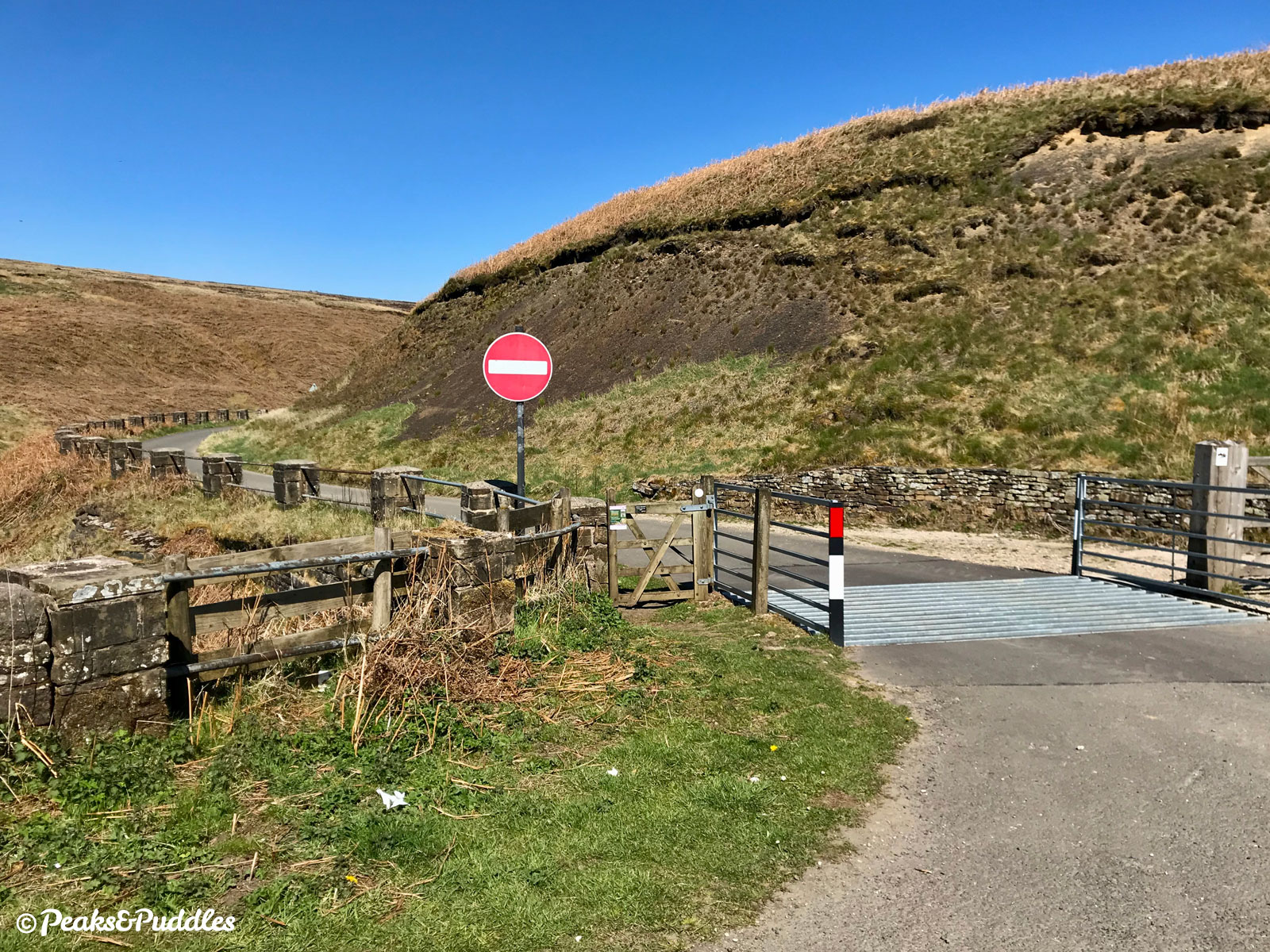 No way back: the one-way traffic regulation order imposed since 1980 has (legally, at least) blocked a vital cycle link back from the Peak District for over 40 years.