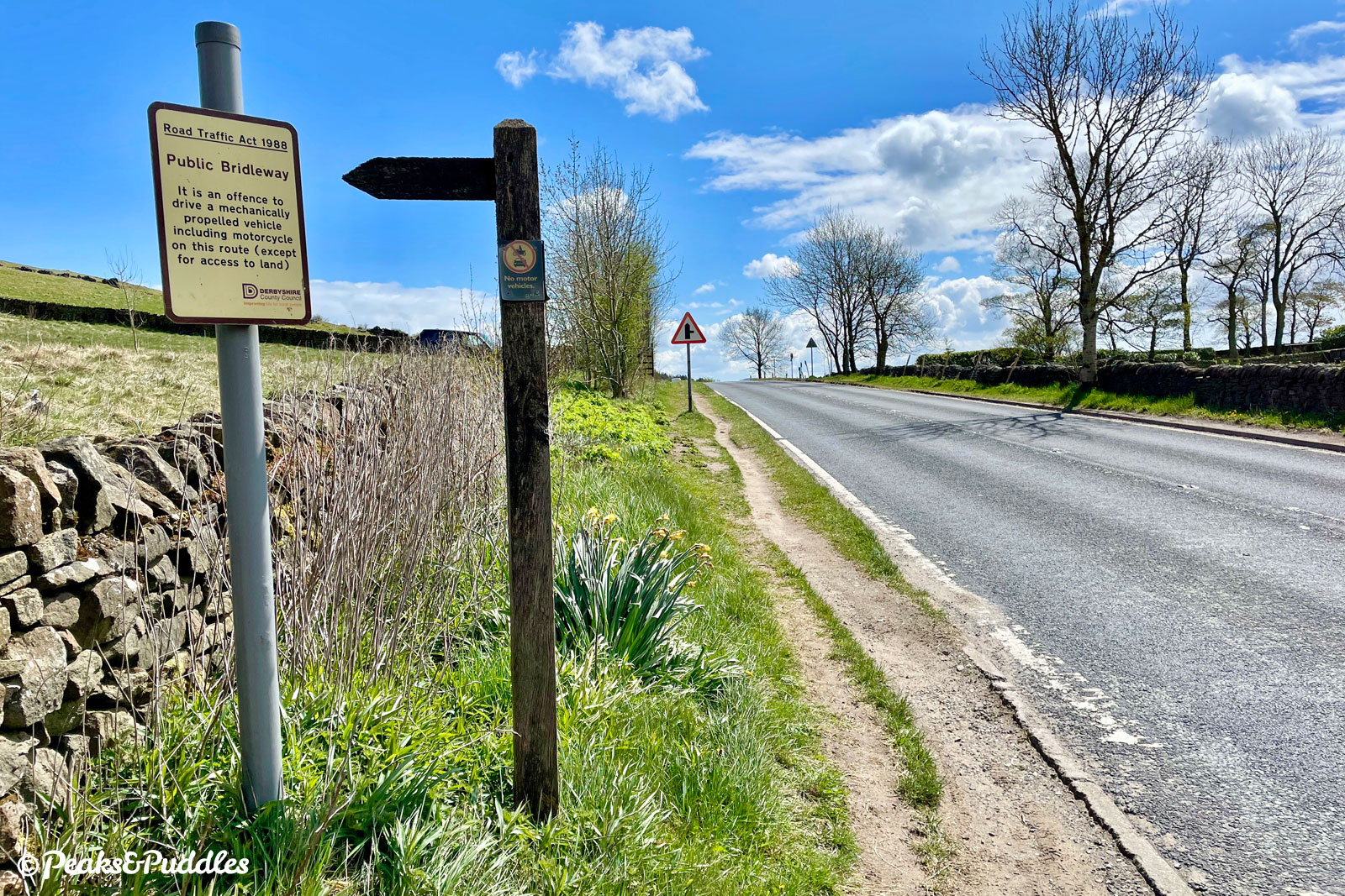 Where the bridleway joins the A624, a well-worn verge offers an easier route up to the right turn for Peep-O-Day — it wouldn't take much for Derbyshire County Council to make this an official link.