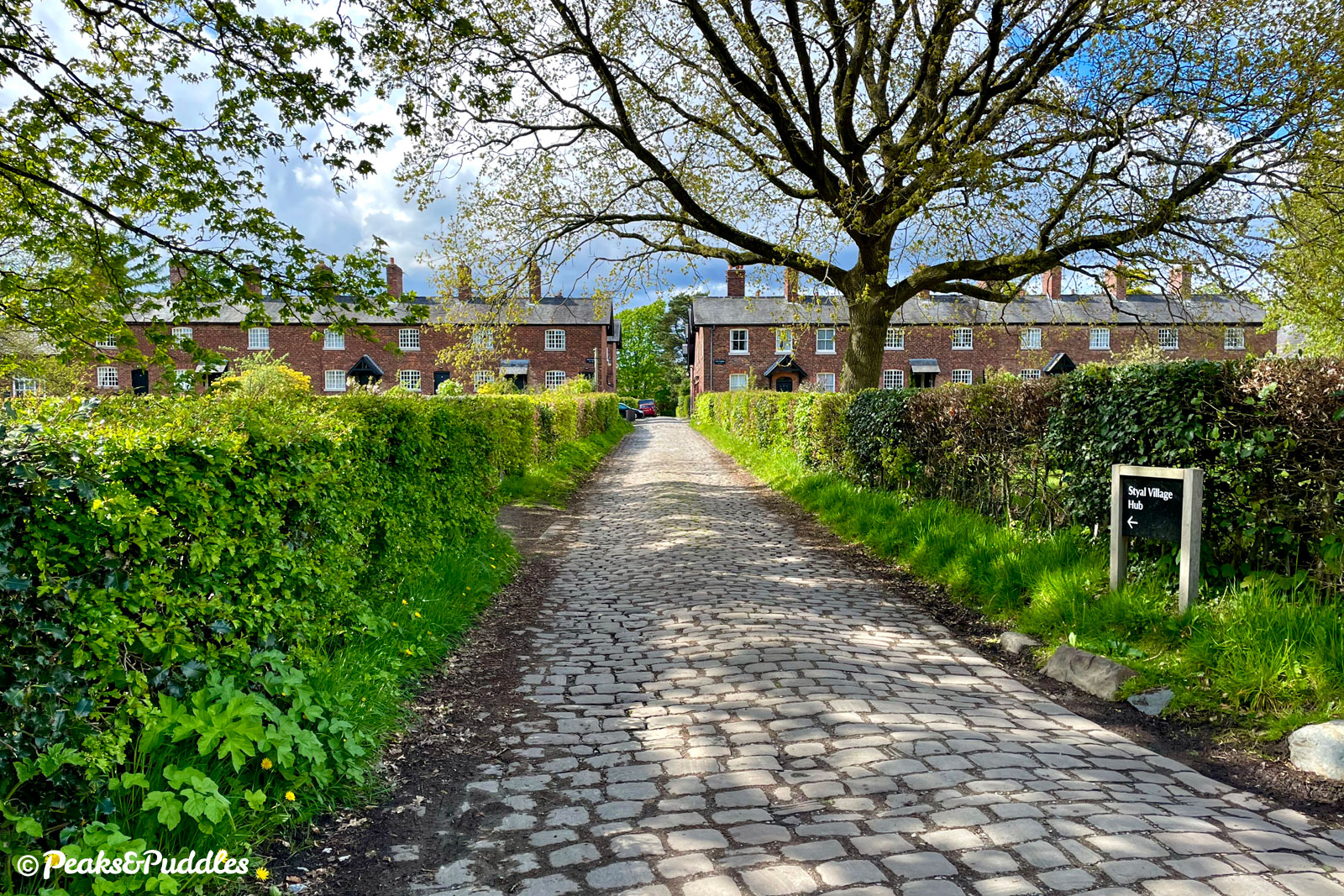 Take the earlier right turn for Norcliffe Chapel, or divert along the footpath opposite the Methodist Church on Apprentice Lane, to see the mill's preserved workers cottages.